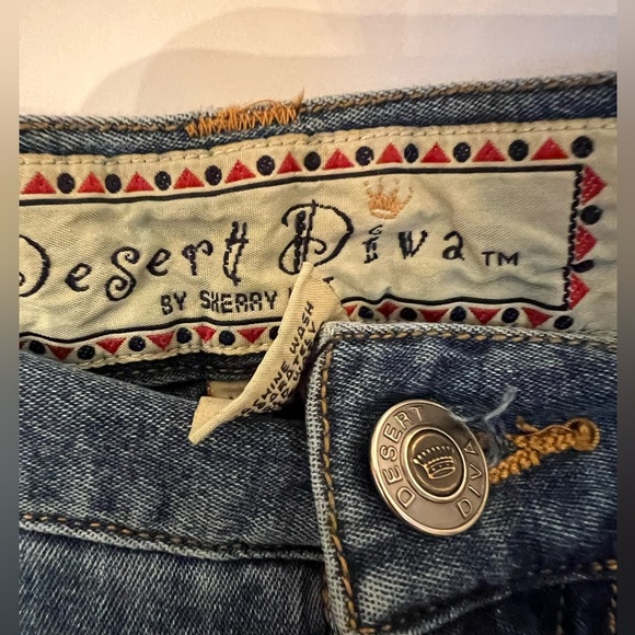 DESERT DIVA BY SHERRY HOLT BOOT CUT JEANS. SIZE 11. Inseam 33 - Picture 5 of 10